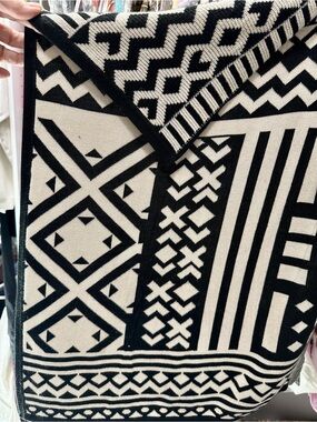Black & Cream Geometric Knit Poncho Shrug